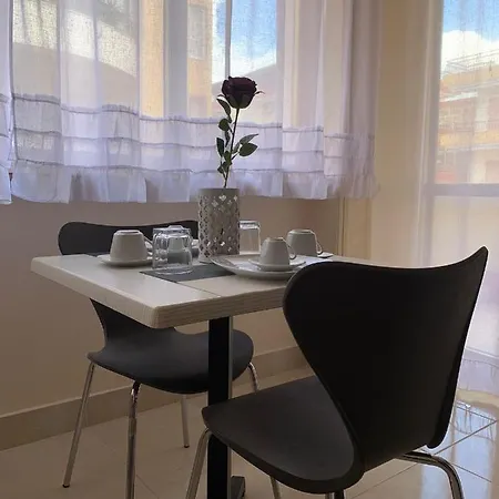 Relu' فندق مبيت وإفطار 3*